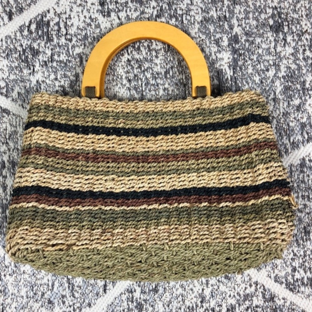 Straw Handbag. Woven straw throughout in stripes